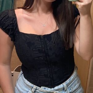 Flattering detailed black corset top with shoulders